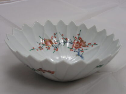 Kakiemon dish in blossom shape, 1670-1700 - Image 2