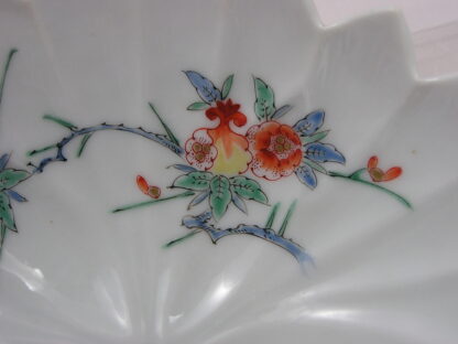 Kakiemon dish in blossom shape, 1670-1700 - Image 4