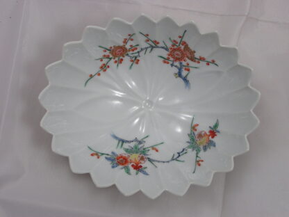 Kakiemon dish in blossom shape, 1670-1700